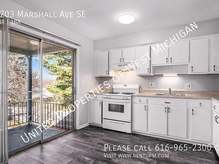 3203 Marshall Ave SE — Photo 1