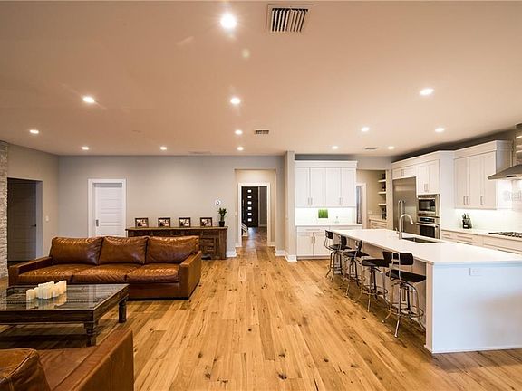 4th image of 1409 Briercliff Dr