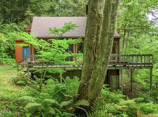 29 Lakeside Dr, Tyringham, MA 01264