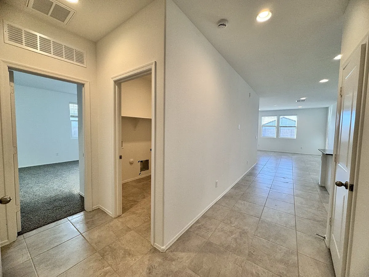 1137 West Chimes Tower Drive — Photo 3