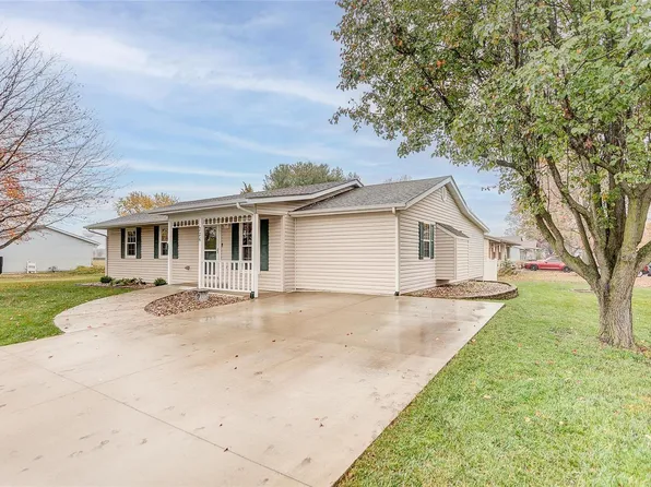 226 Perrottet Dr, Mascoutah, IL 62258