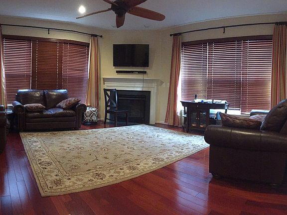 3rd image of 902 Royal Elm Ct