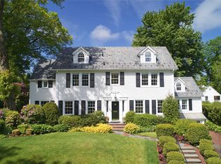 107 Eakins Rd, Manhasset, NY 11030