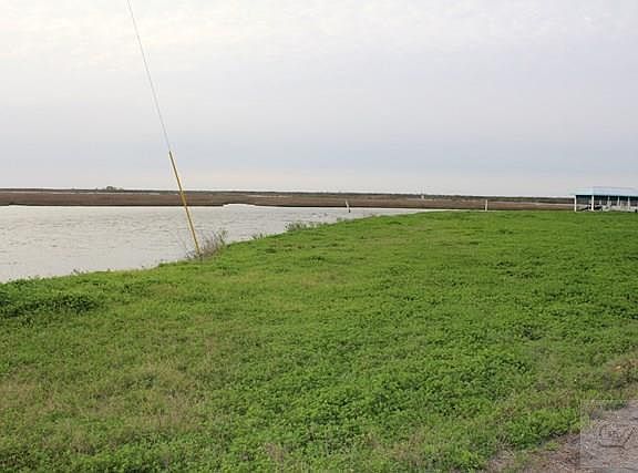 3rd image of 1301 Lagoon Dr #8