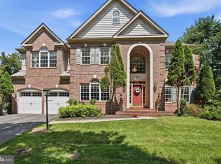1072 Safa St, Herndon, VA 20170