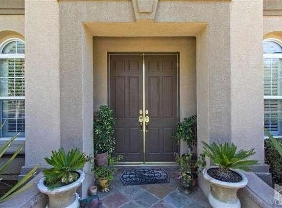 Enetr into this beautiful home ready for you to enjoy the good life!