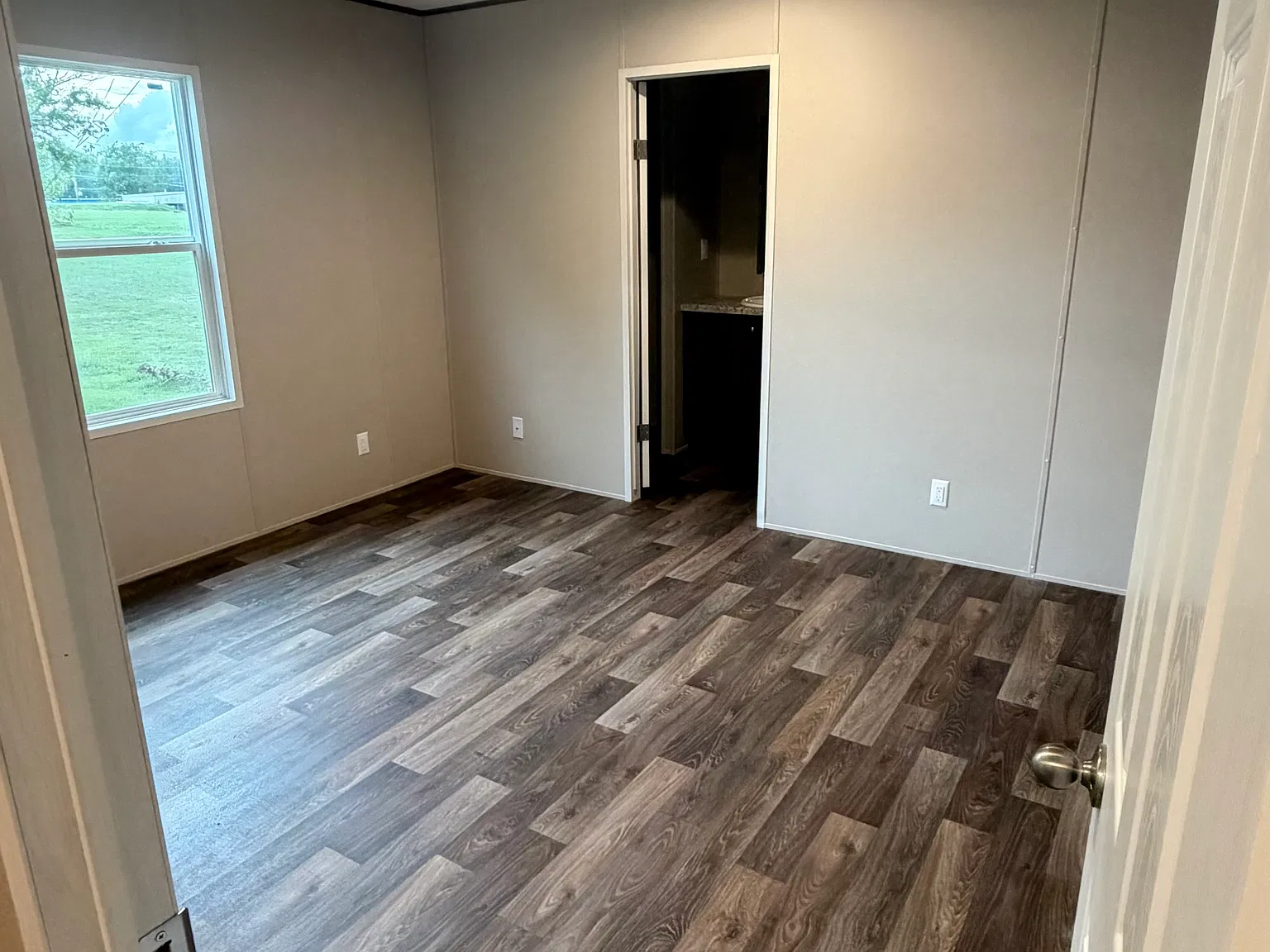3 bed, $1,300 — Photo 2