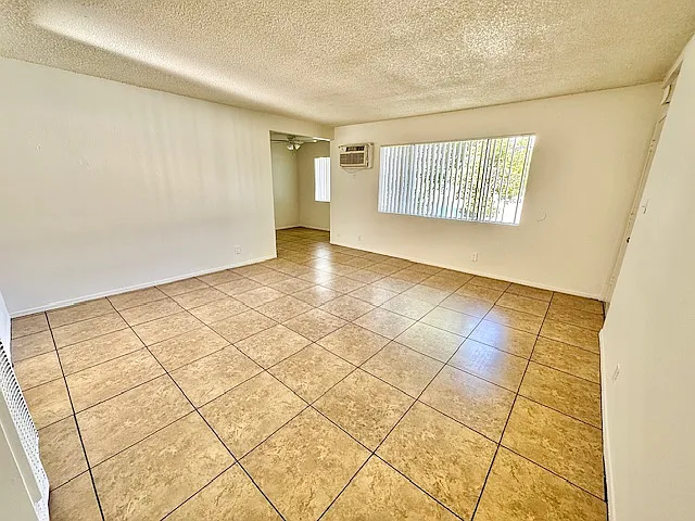 Building Photo - 14603 Gilmore St #8