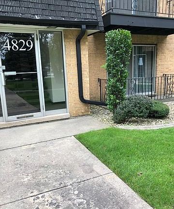 2nd image of 4829 W 109th St APT 102