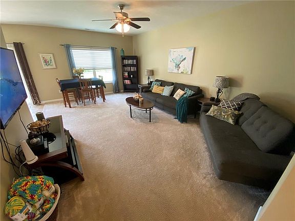 5th image of 11820 Rossmore Dr