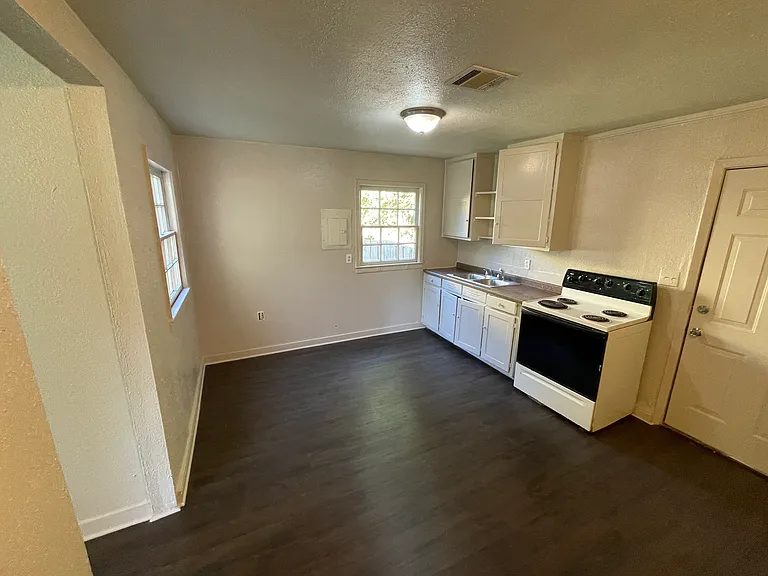 2471 Cherry St — Photo 6