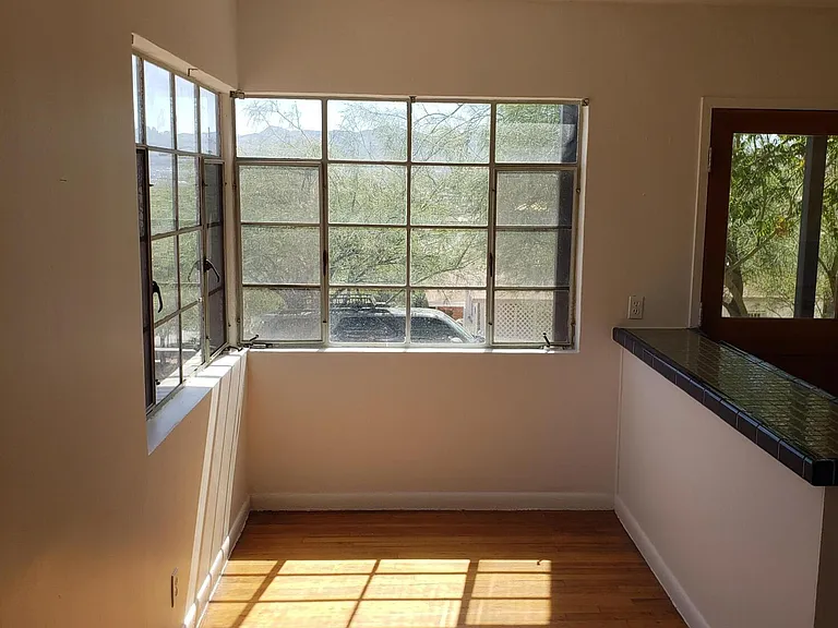 900 W Yandell Dr — Photo 14
