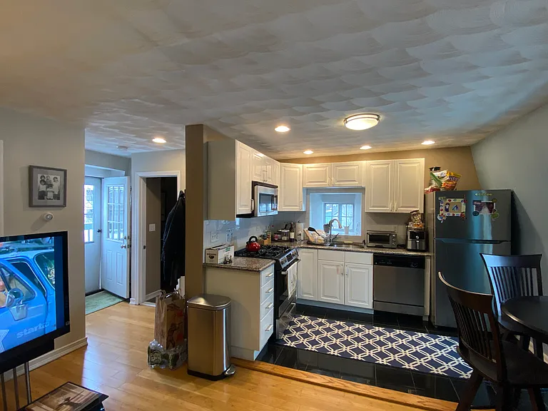 88 Pearl St #3 — Photo 8