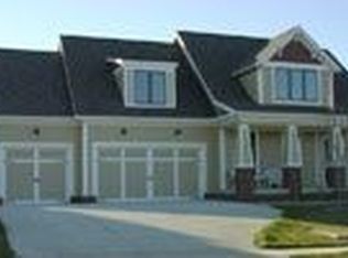 1208 Lake Ridge Dr, Cedar Falls, IA 50613