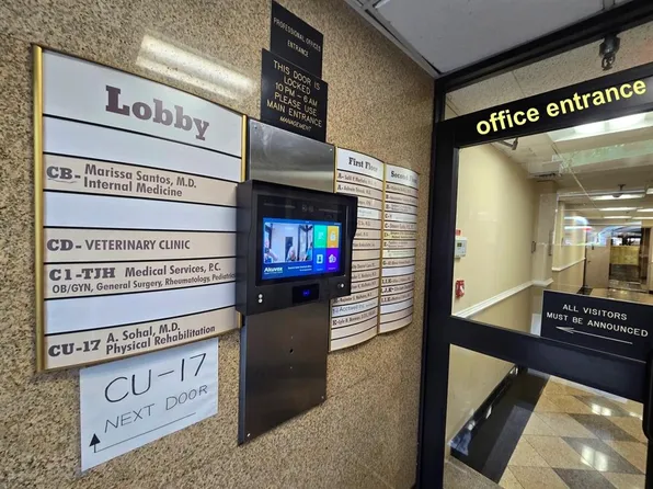 92-29 Queens Boulevard image 3 of 17