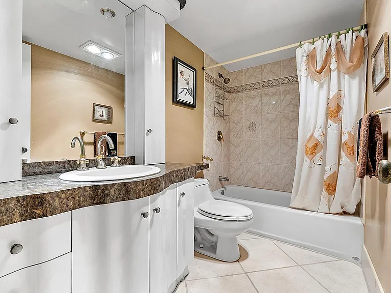 1024 SE 5th Ave #202 — Photo 12