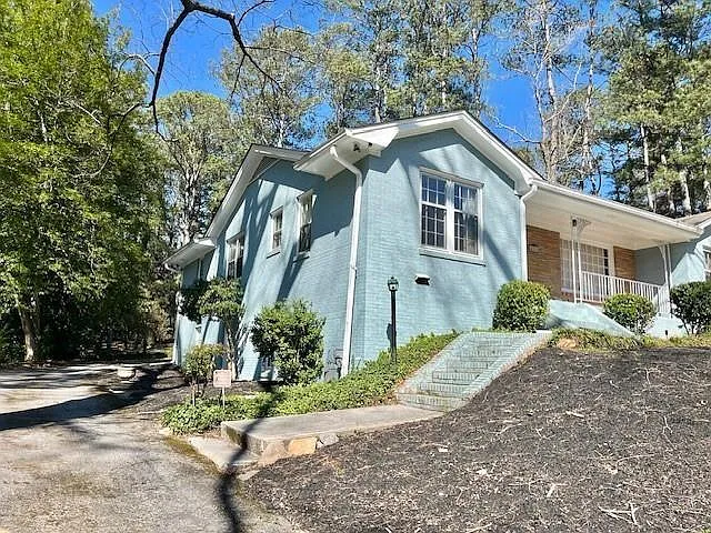 4 bed, 3.0 bath, $2,850 — Photo 2