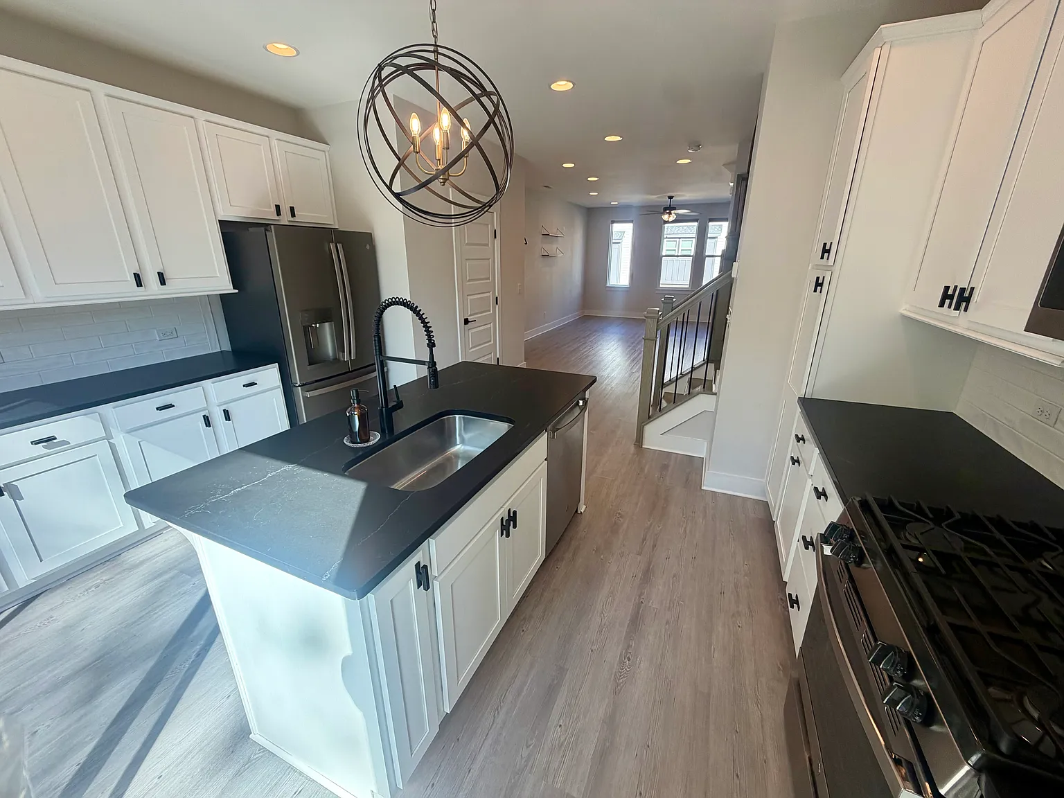 2 bed, 2.5 bath, 1364 sqft, $2,300 — Photo 3