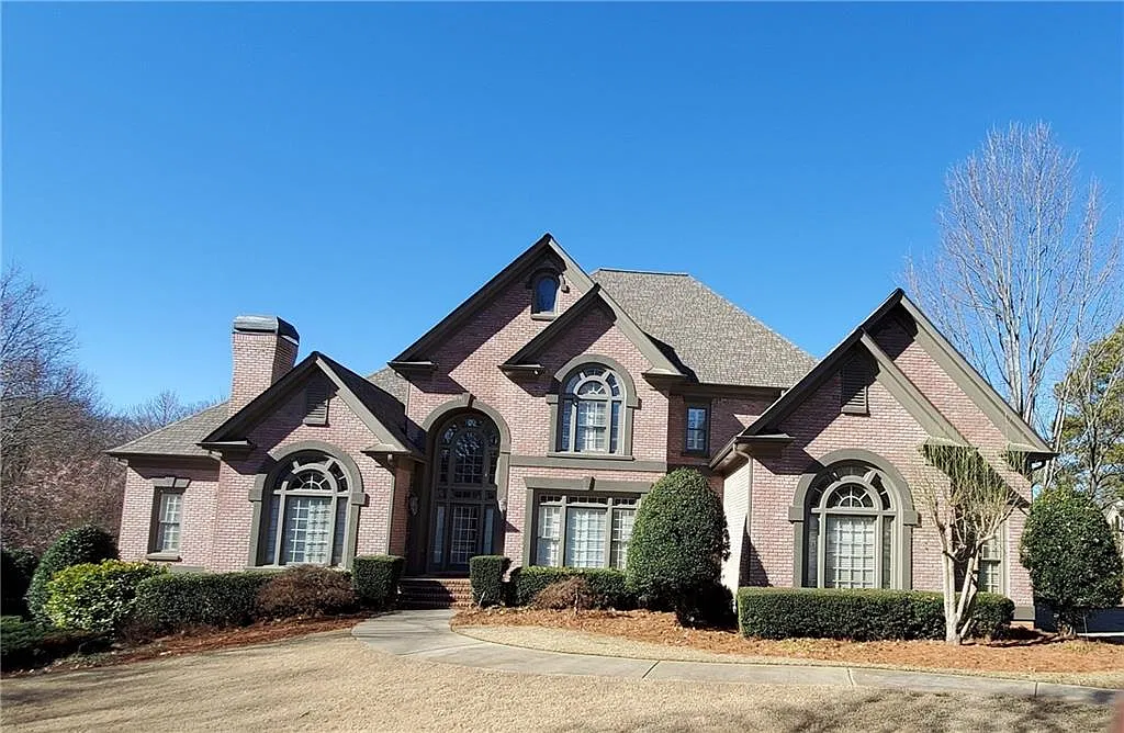 6 bed, 7.0 bath, 7480 sqft, $8,500 — Photo 1