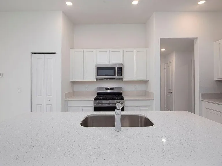11146 NW Fernbrook Dr — Photo 5