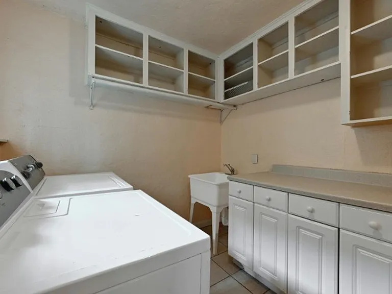 2829 San Gabriel St — Photo 32