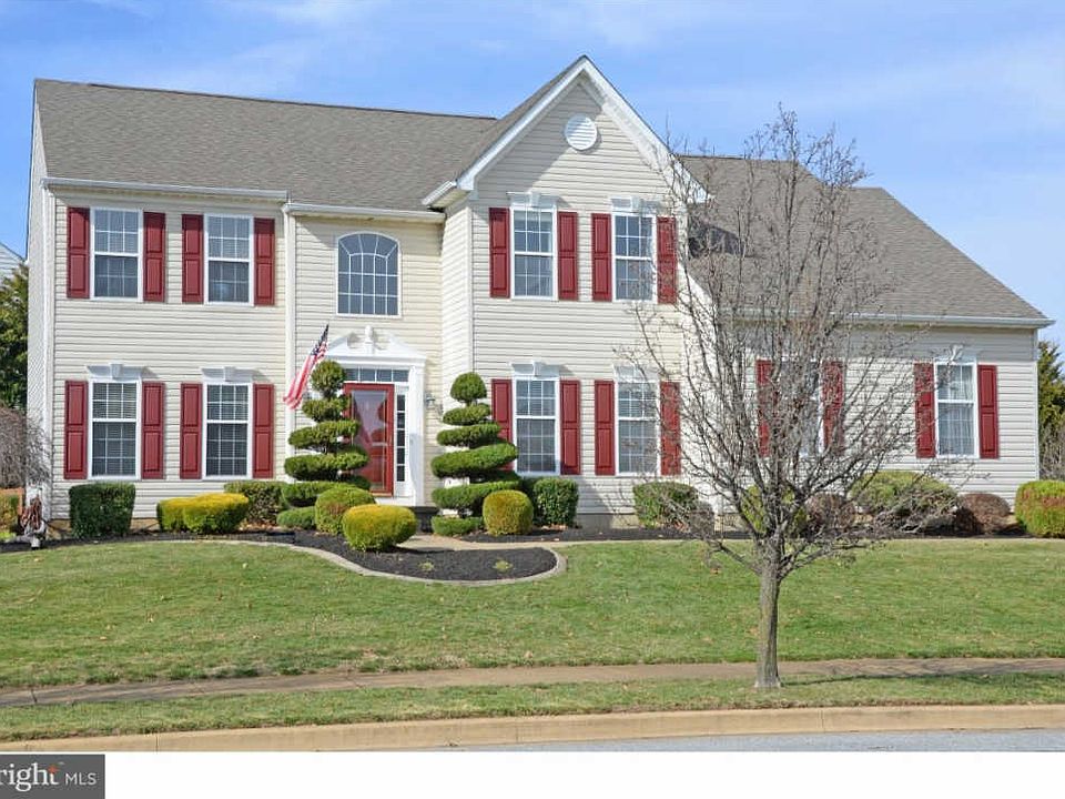 1st image of 900 Sweet Hollow Way