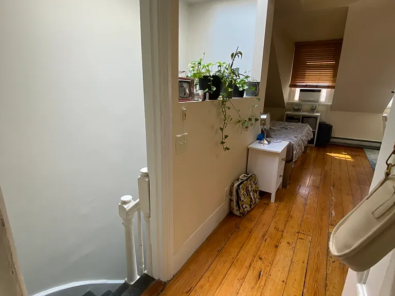 32 Irving St #4 — Photo 9