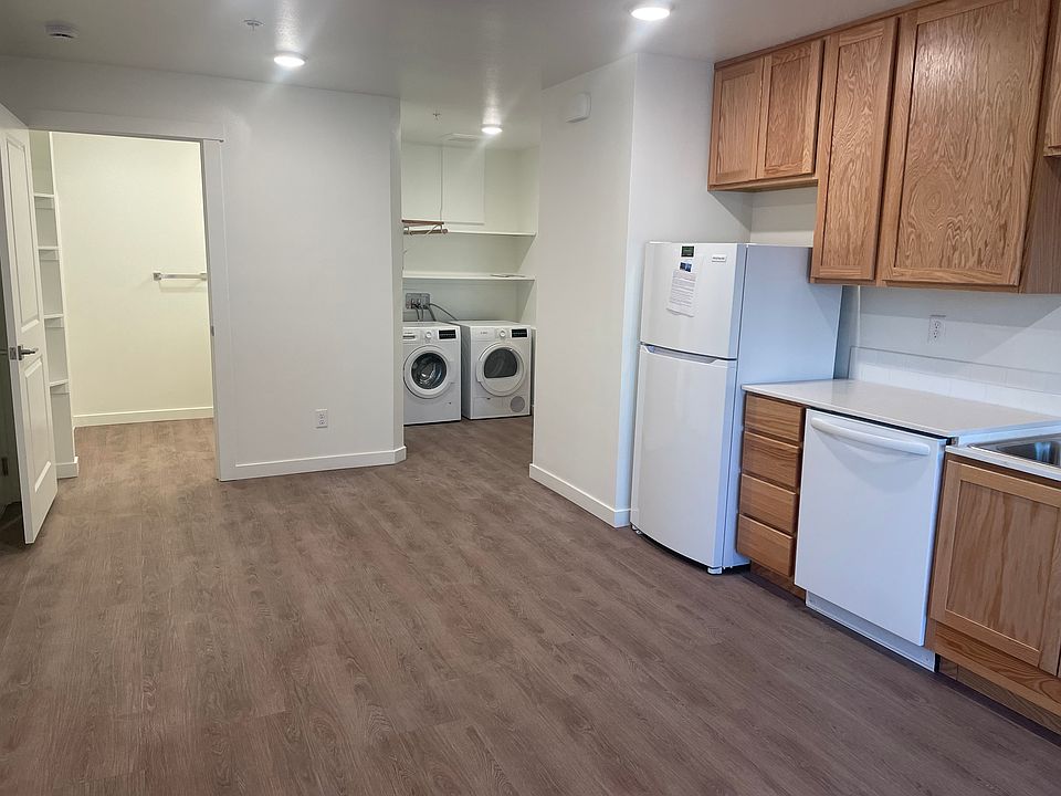 1st image of 609 N Water St #104