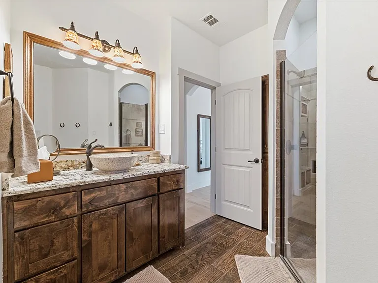 570 S Point Ct — Photo 36