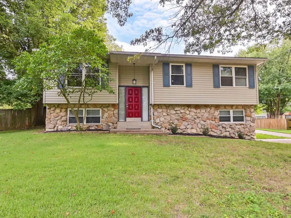 7411 Oaklawn Dr, Newburgh, IN 47630