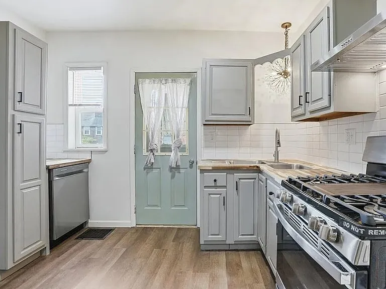 770 E Washington Ave — Photo 7