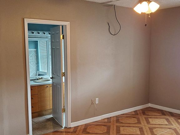 4th image of 105 4th Jpv St