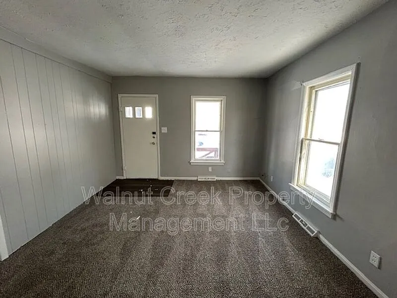 3 bed, 1.0 bath, 950 sqft, $1,295 — Photo 4