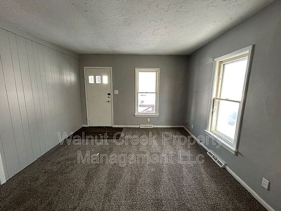 4th image of 939 W 22nd St