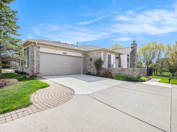 49837 Hidden Valley Dr, Macomb, MI 48044