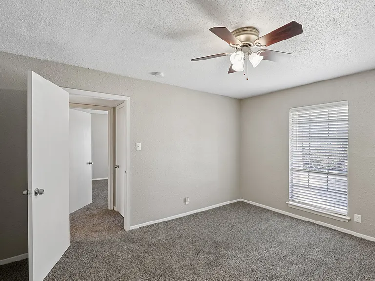 Whisperwind Apartments — Photo 19
