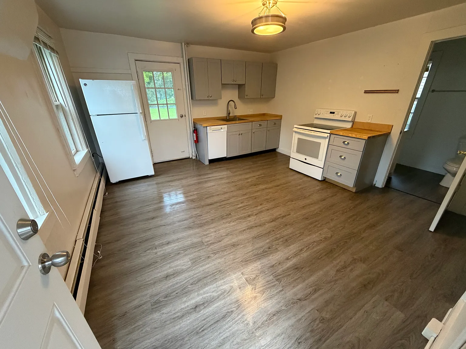 2 bed, 850 sqft, $2,250 — Photo 3