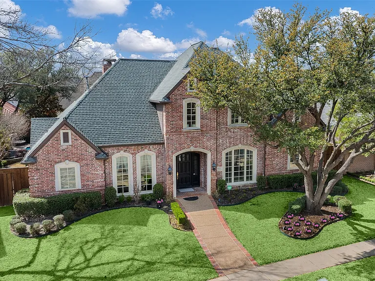 5624 Gillum Dr — Photo 2