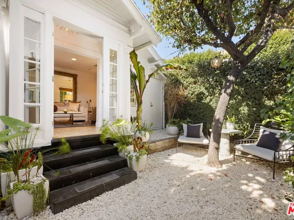 907 Larrabee St, West Hollywood, CA 90069