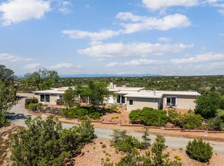 933 Stagecoach Rd, Santa Fe, NM 87501