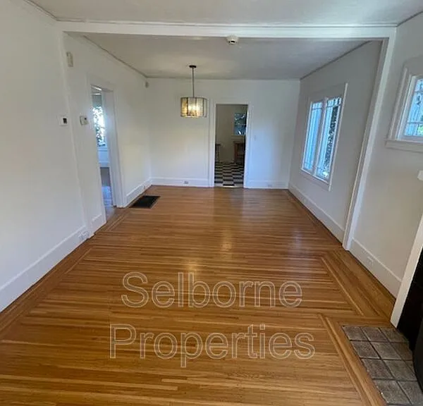 1424 E 20th St — Photo 21