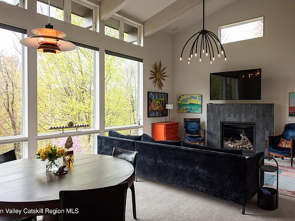 3rd image of 143 Julianna Drive