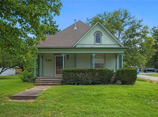 529 Shawnee St, Tonganoxie, KS 66086