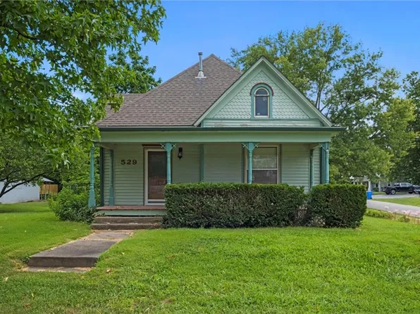 529 Shawnee St, Tonganoxie, KS 66086