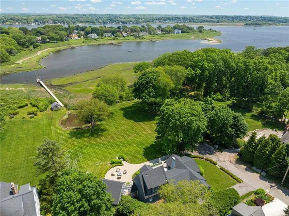 4 Libby Ln, Barrington, RI 02806