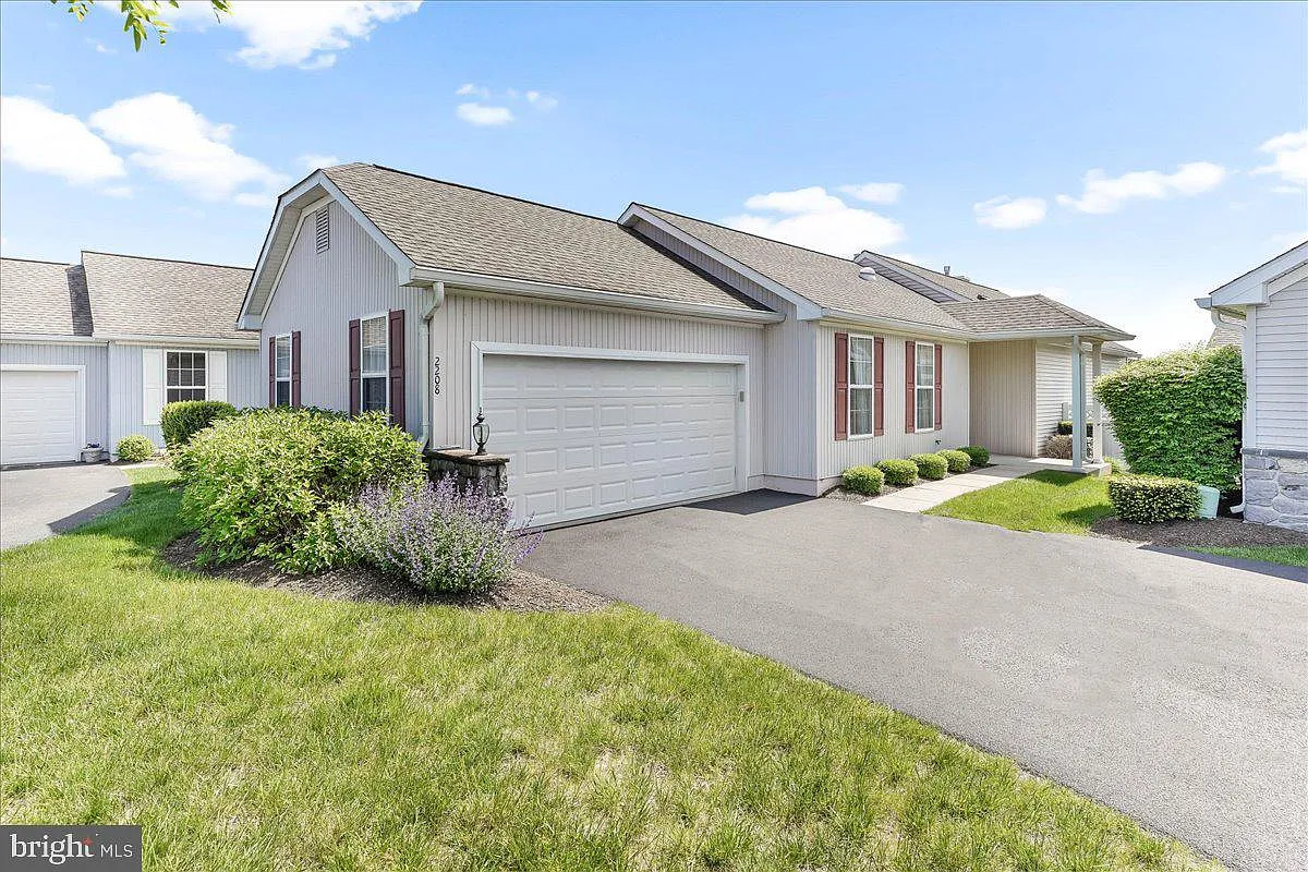 2208 William Campbell Way photo 1