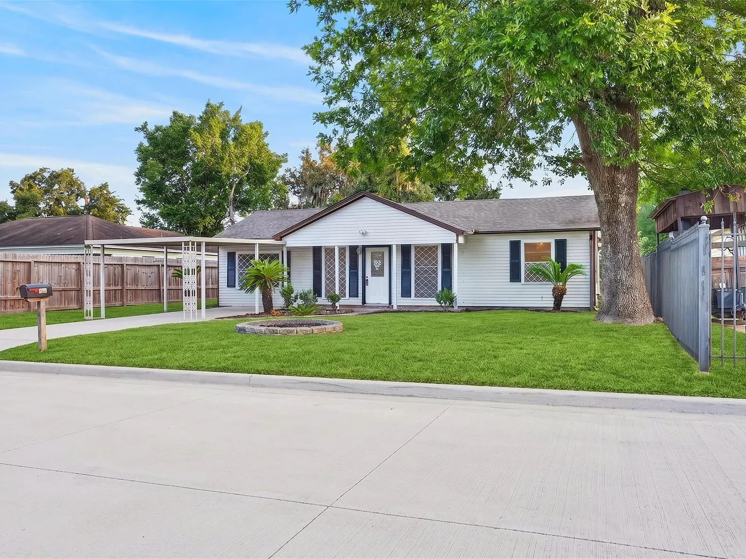 4 bed, 1.5 bath, 1200 sqft, $1,500 — Photo 4
