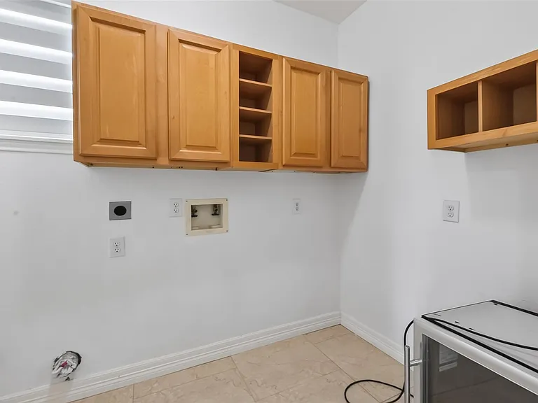 1311 Rene Ct — Photo 17