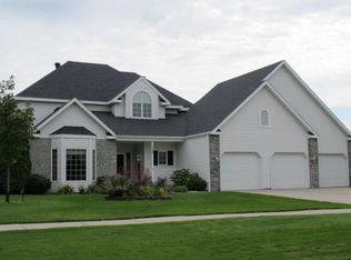 1255 S 36th St, Grand Forks, ND 58201