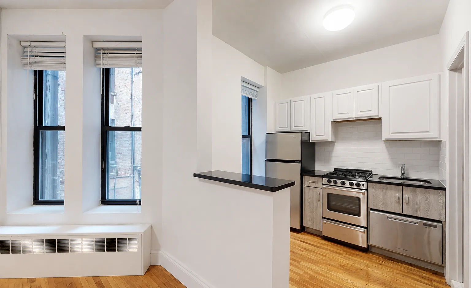 240 Waverly Place — Photo 3